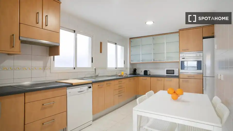 Kitchen of Flat for share in Alicante / Alacant  with Air Conditioner, Heating and Furnished