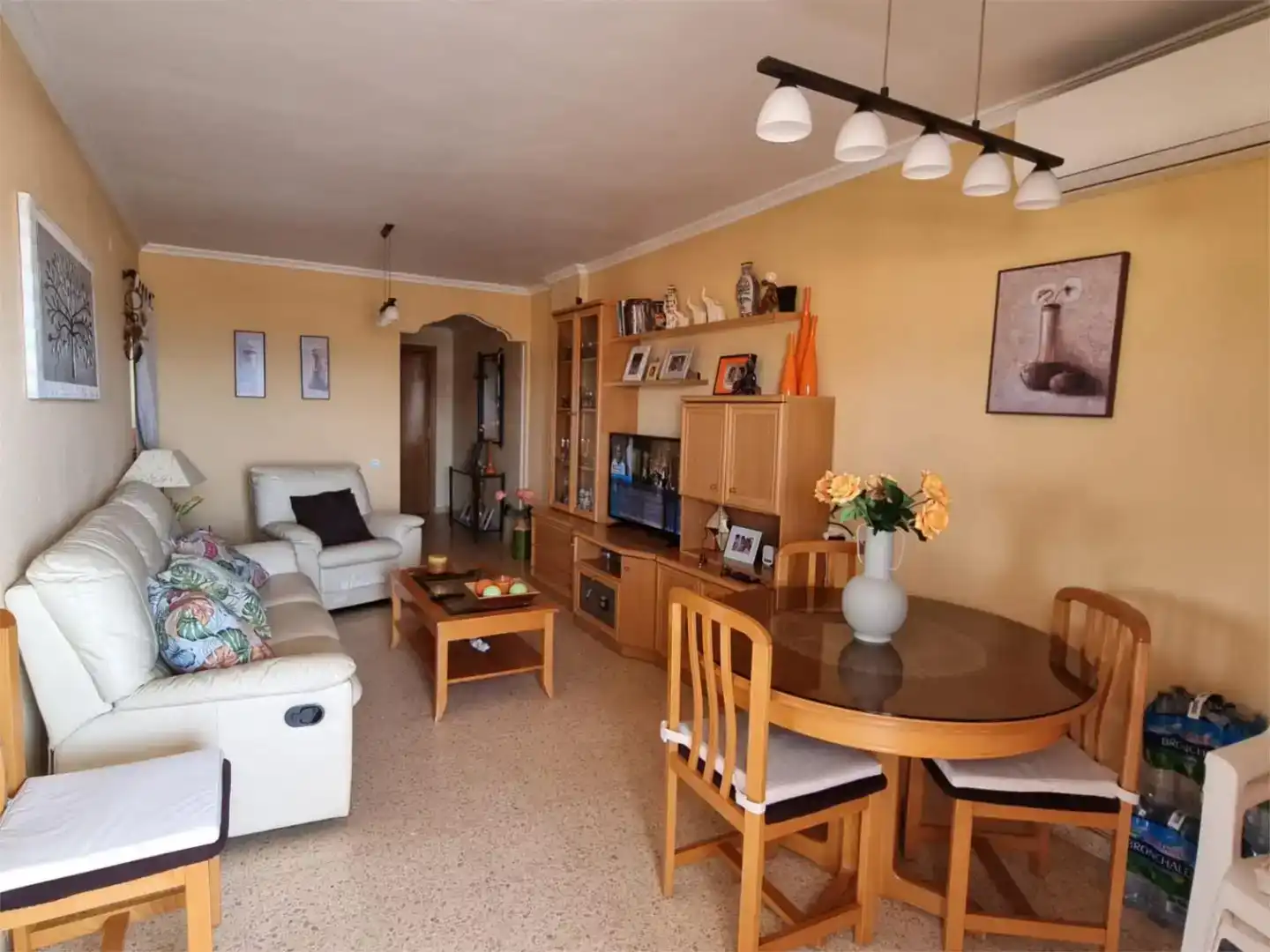 Sala d'estar de Apartament de lloguer en El Puig de Santa Maria amb Aire condicionat, Jardí privat i Terrassa