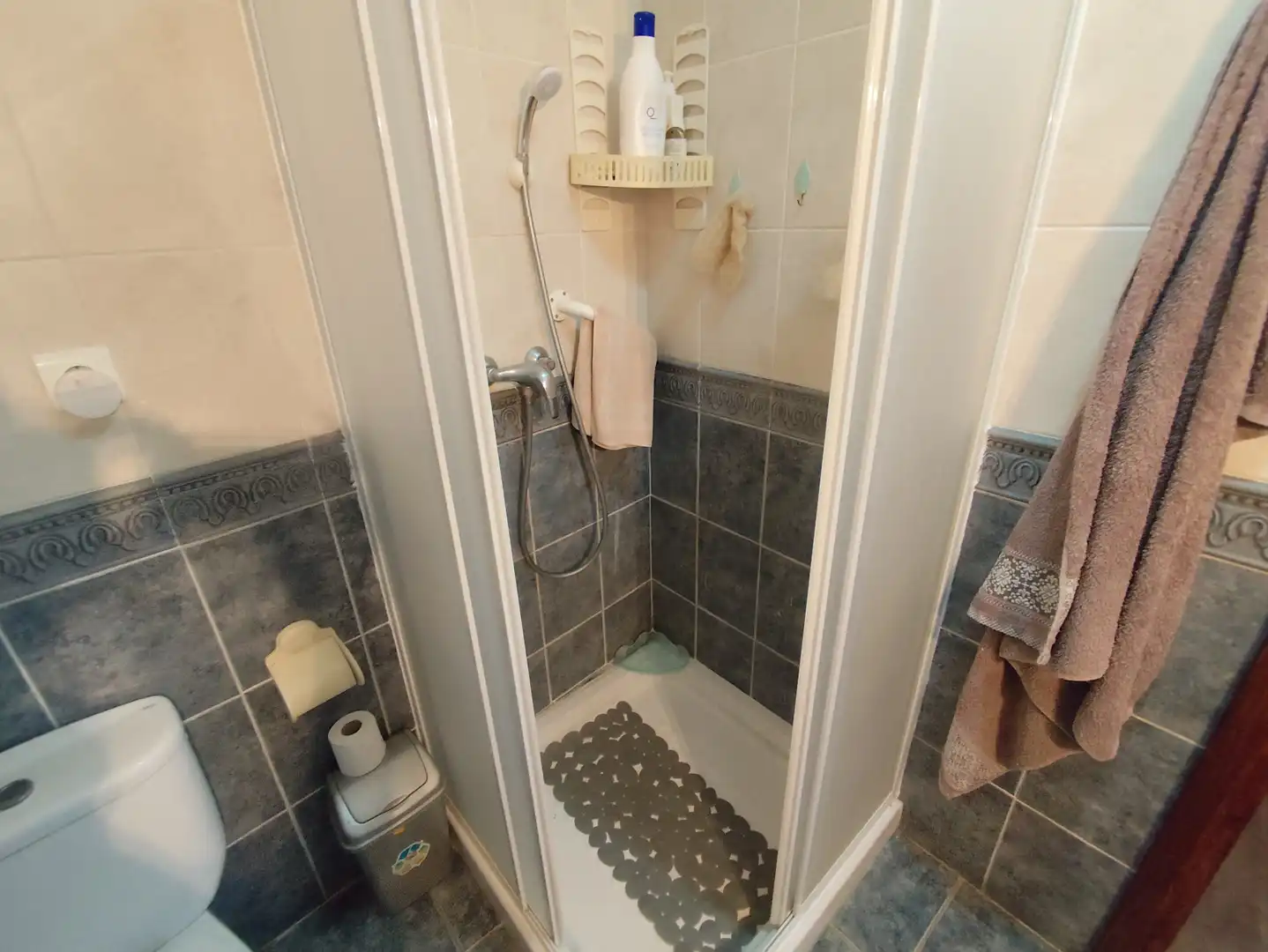 Bany de Pis en venda en Coín amb Terrassa, Moblat i Balcó