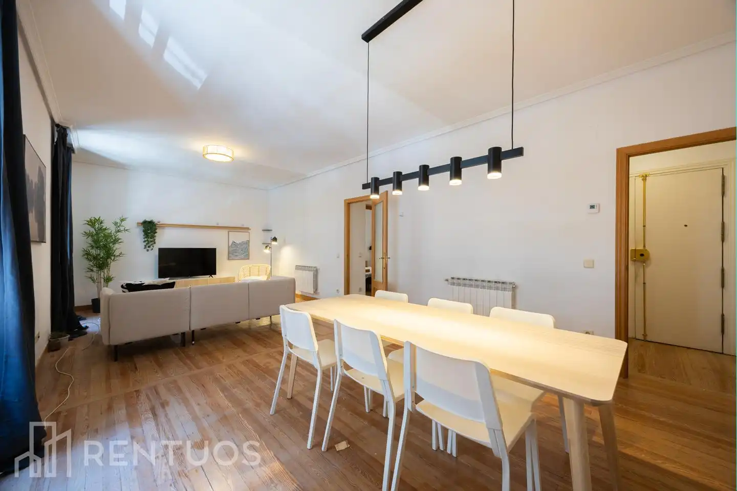 Wohnzimmer von Wohnung zur Miete in Madrid mit Heizung, Parkett und Möbliert