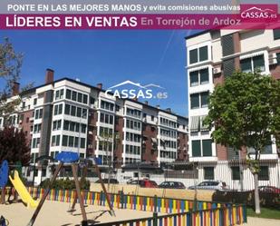 Exterior view of Flat for sale in Torrejón de Ardoz  with Heating, Storage room and Community pool