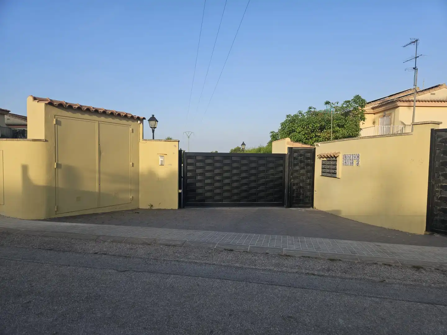Vista exterior de Casa adosada en venta en Náquera con Aire acondicionado, Calefacción y Piscina comunitaria