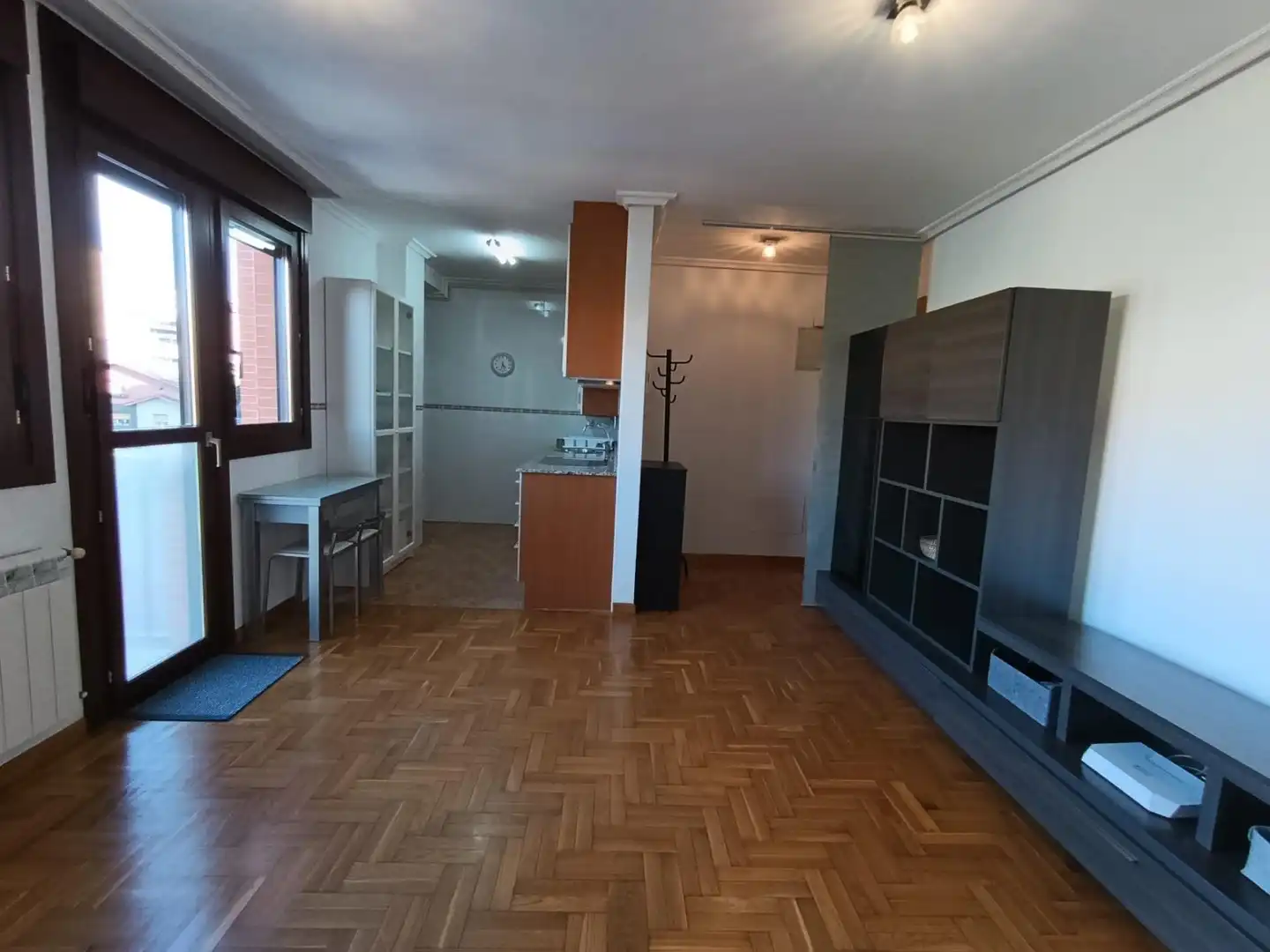 Dormitori de Apartament en venda en Avilés amb Calefacció, Traster i Balcó