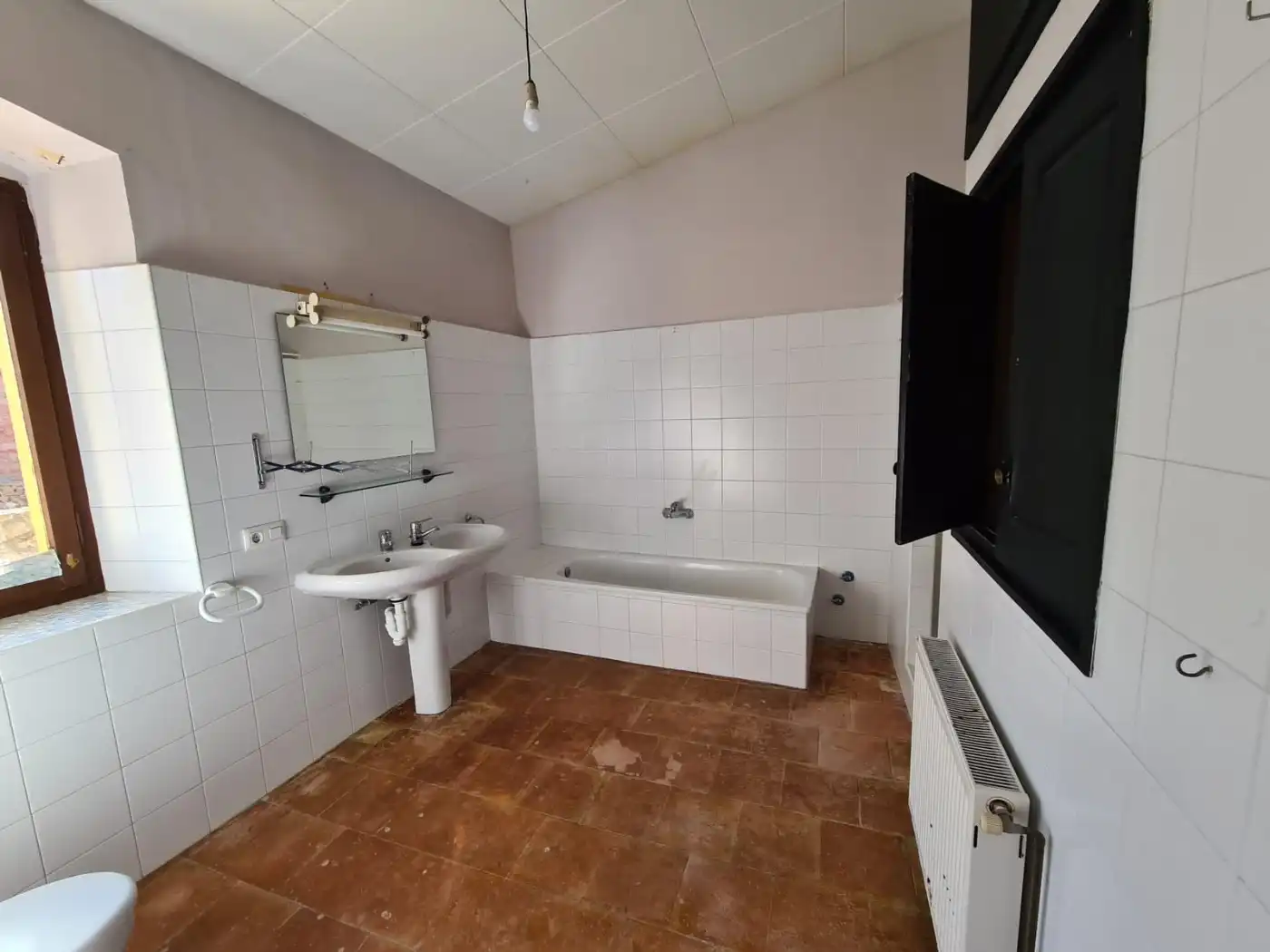 Bathroom of Houses for sale in Masarac i Vilarnadal  with Heating