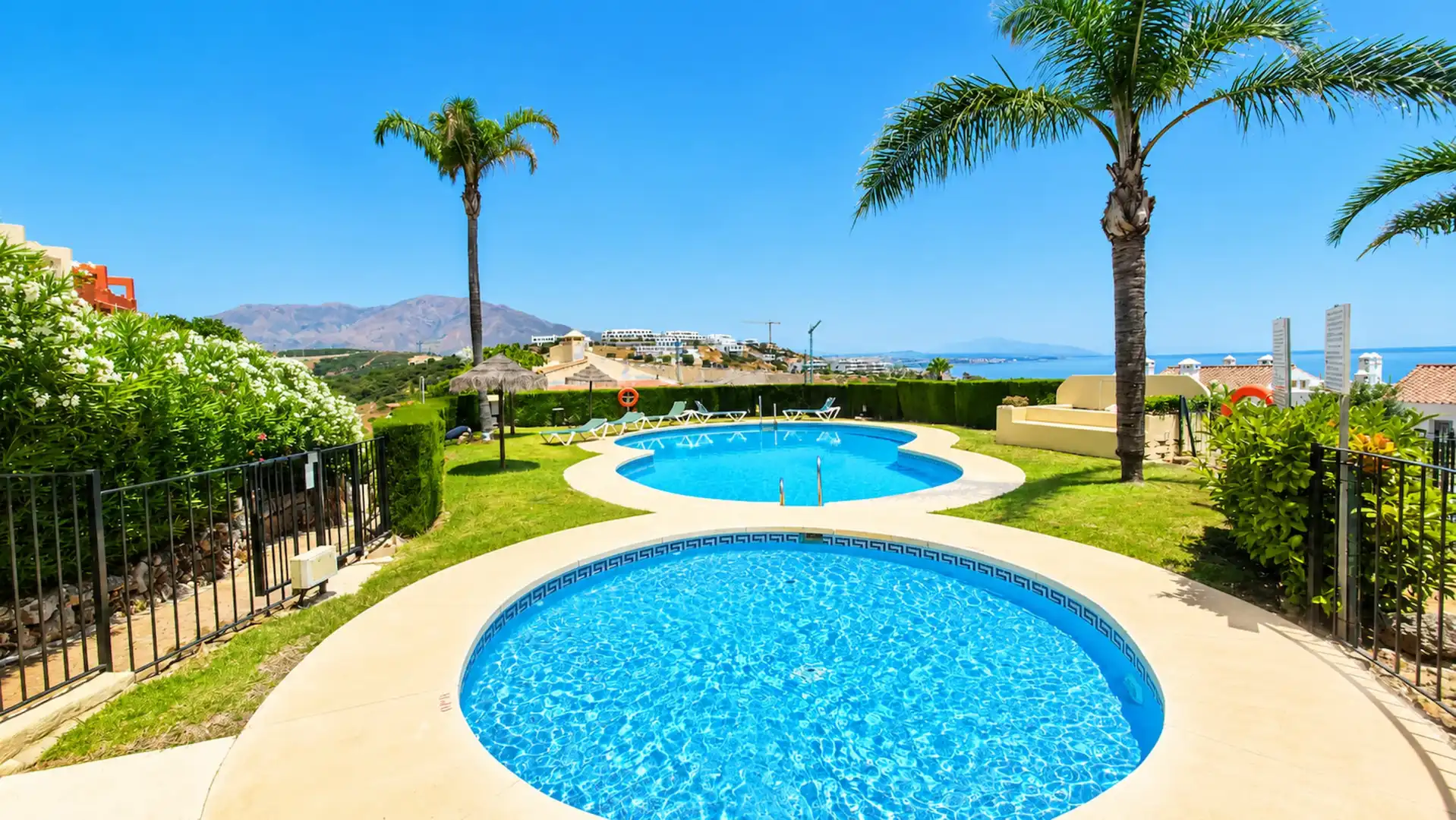 Piscina de Ático en venta en Casares con Aire acondicionado, Terraza y Piscina