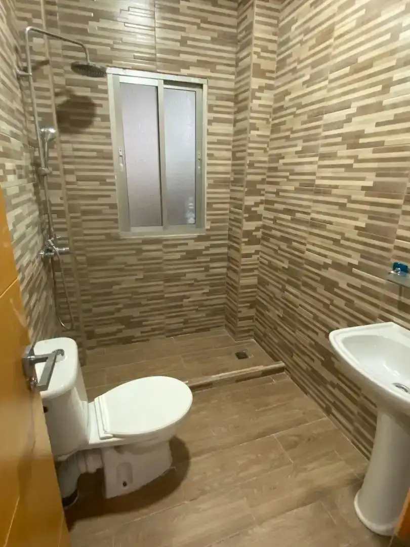 Badezimmer von Erdgeschoss zum Verkauf in Ceuta mit Abstellraum