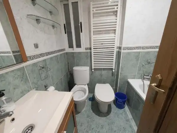 Bathroom of Flat for sale in Madrid