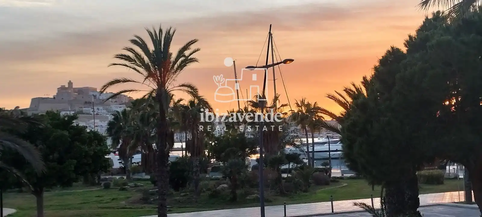 Vista exterior de Piso de alquiler en Eivissa con Calefacción, Terraza y Piscina