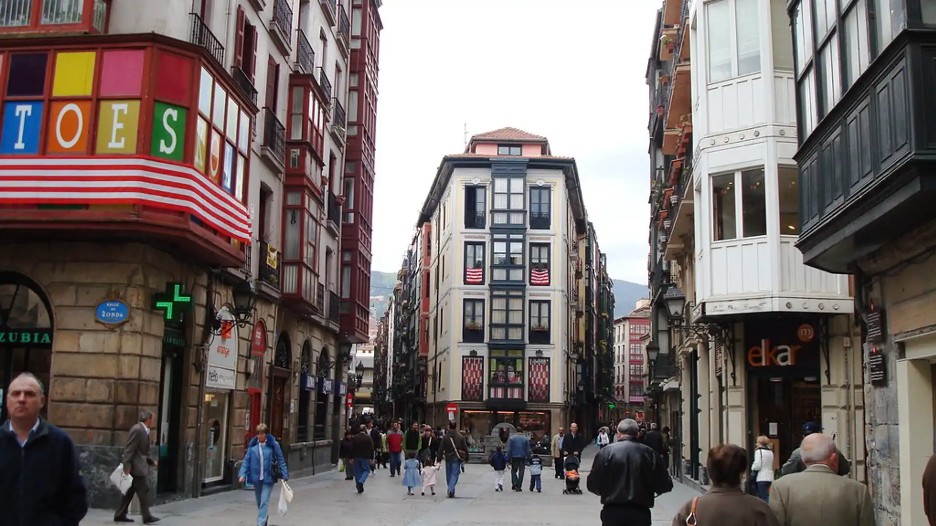 Vista exterior de Local de alquiler en Bilbao  con Amueblado