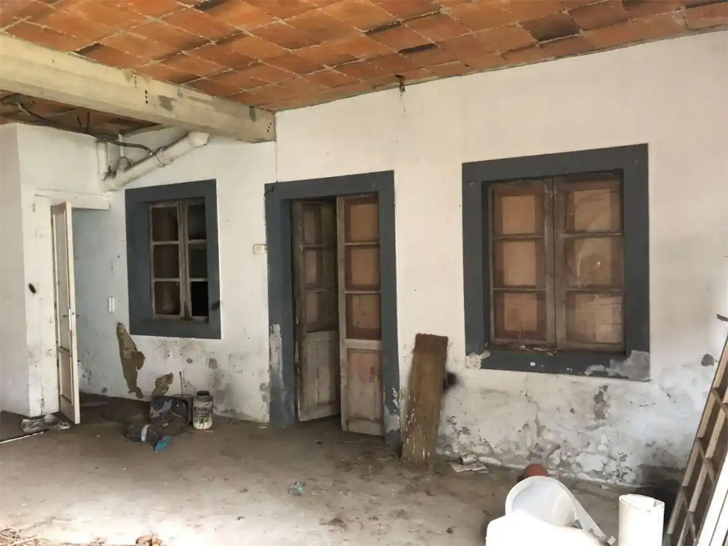 Außenansicht von Country house zum Verkauf in Neda