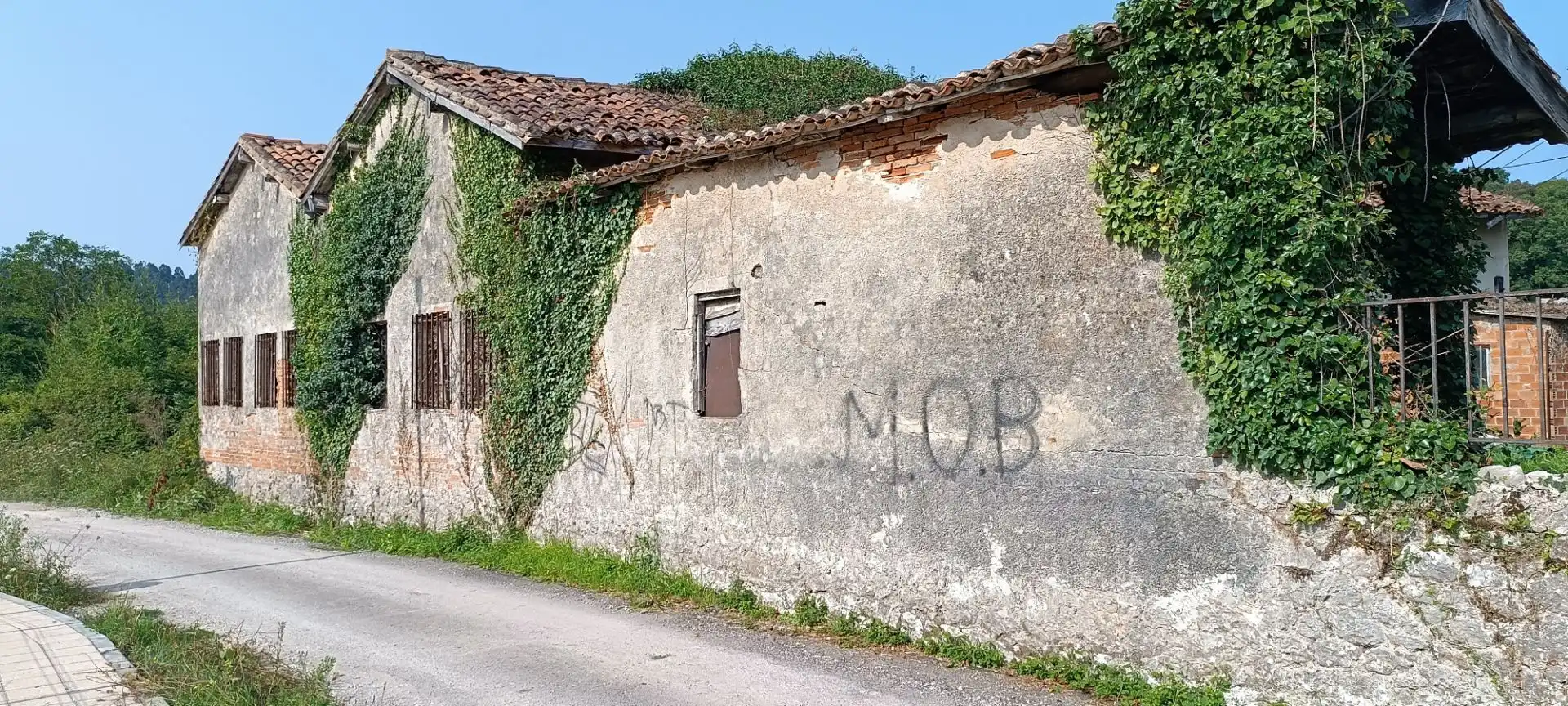 Außenansicht von Country house zum Verkauf in Llanes