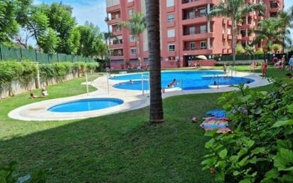 Schwimmbecken von Wohnungen zum verkauf in Fuengirola mit Terrasse und Schwimmbad