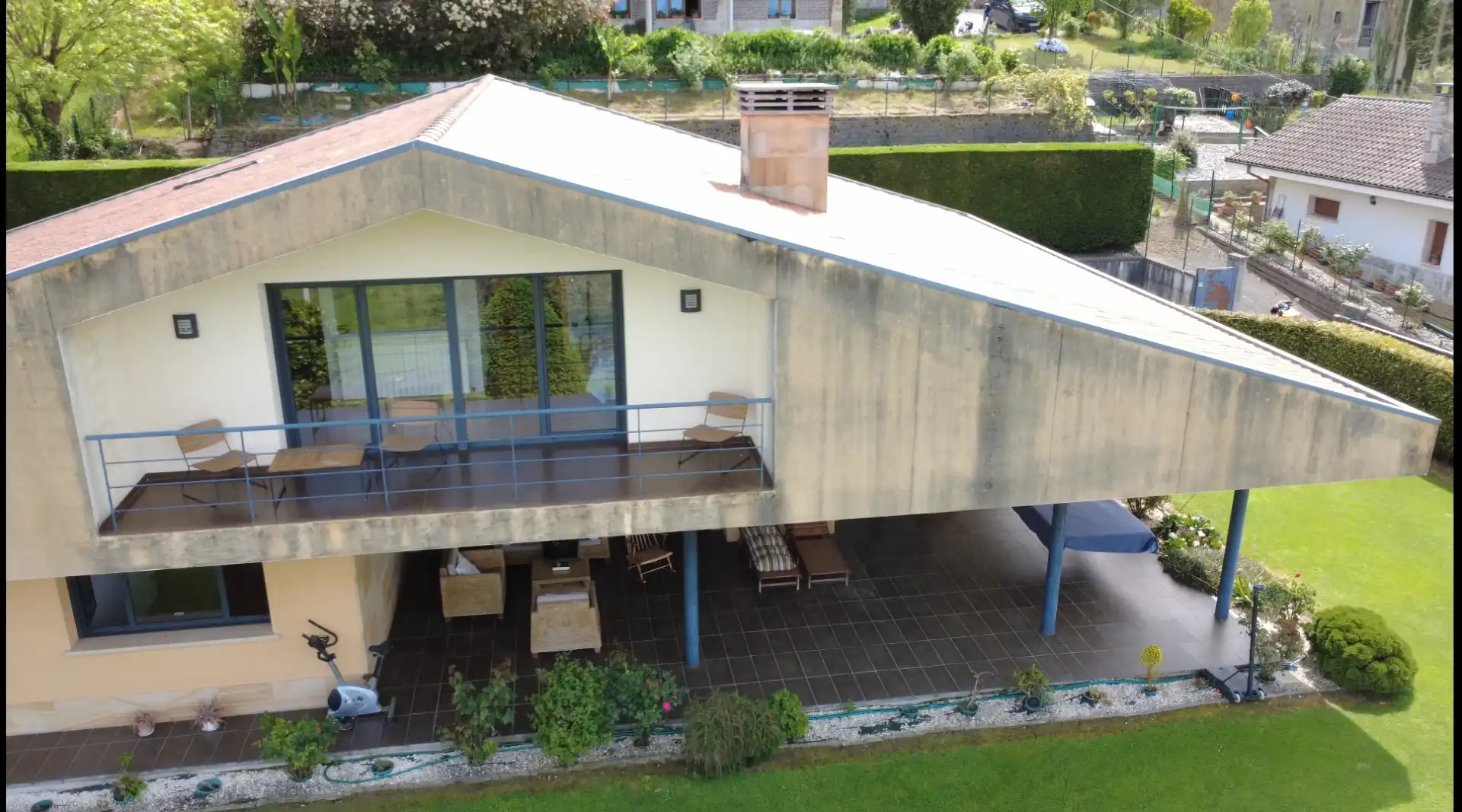 Vista exterior de Casa o xalet en venda en Siero amb Jardí privat, Terrassa i Traster