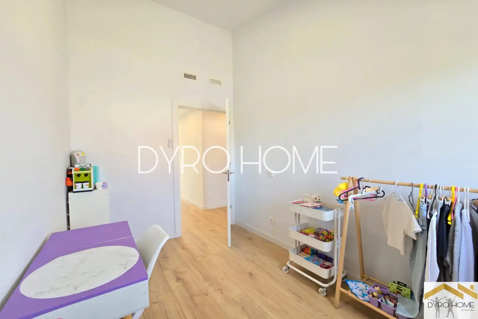 Wohnzimmer von Einfamilien-Reihenhaus zum Verkauf in Les Cabanyes mit Klimaanlage, Heizung und Privatgarten