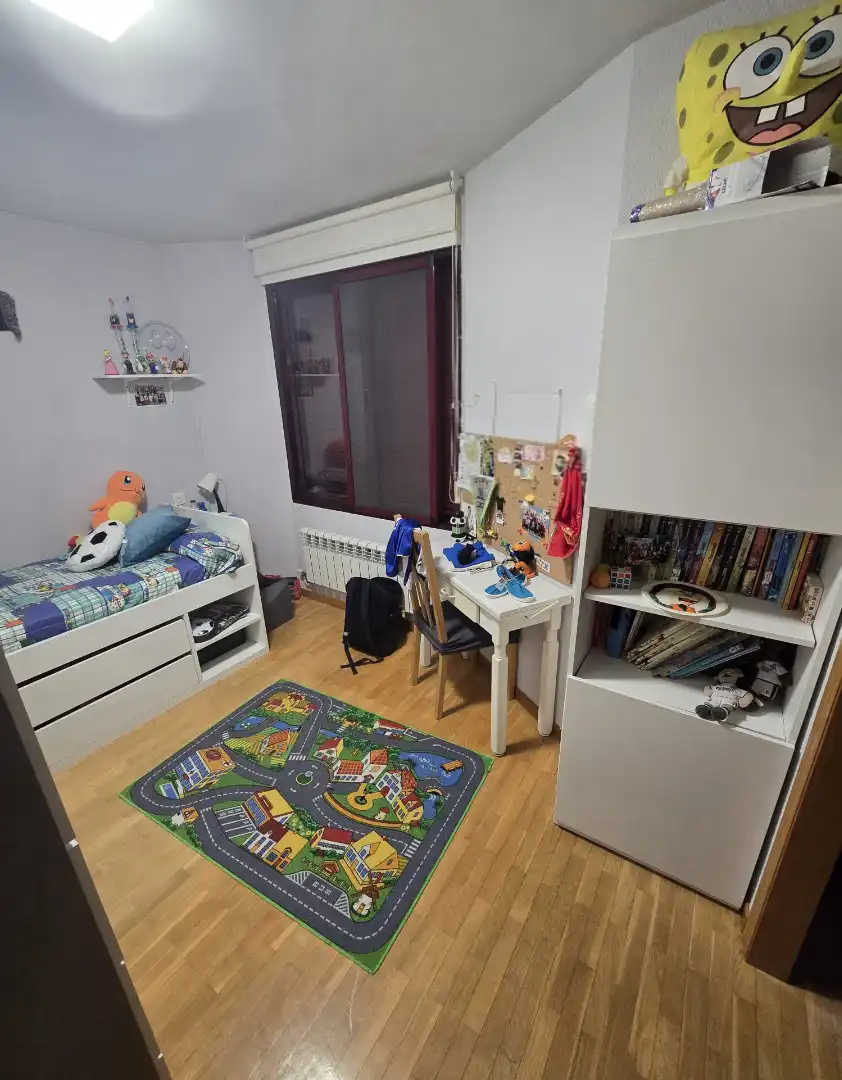 Habitación de Casa adosada en venta en Burgos con Calefacción, Jardín privado y Terraza