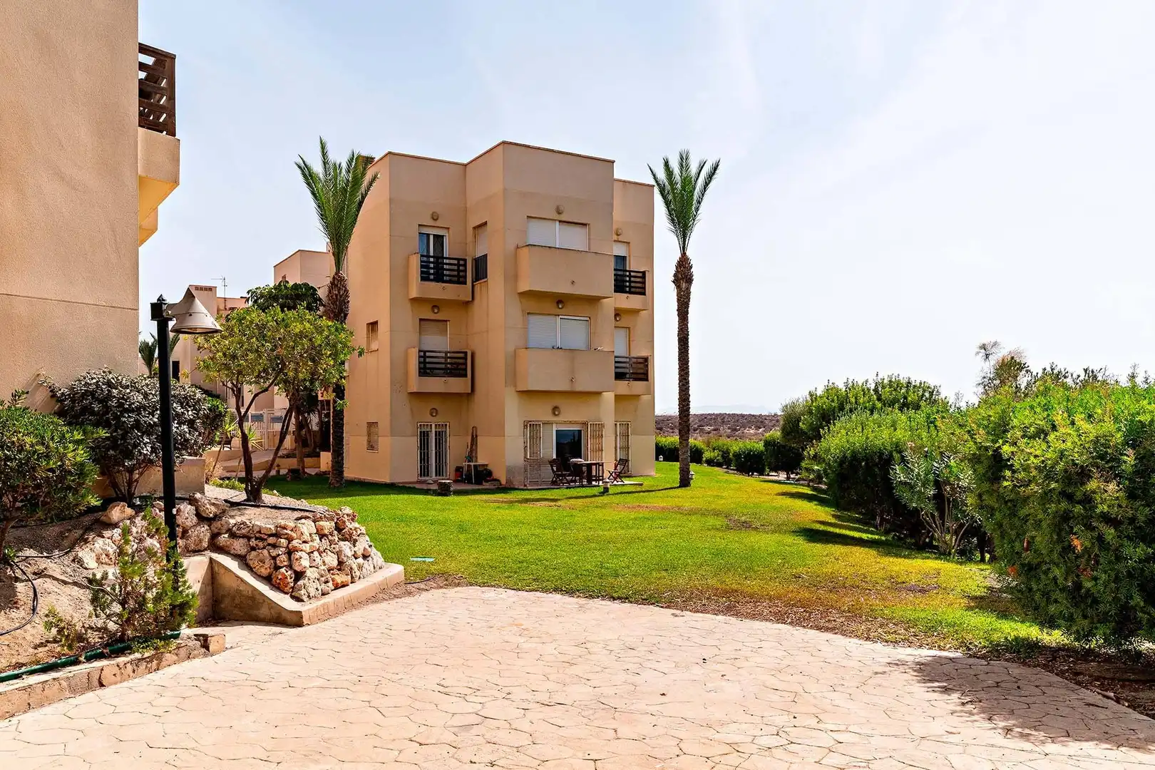 Vista exterior de Piso en venta en Almería con Jardín privado, Terraza y Trastero