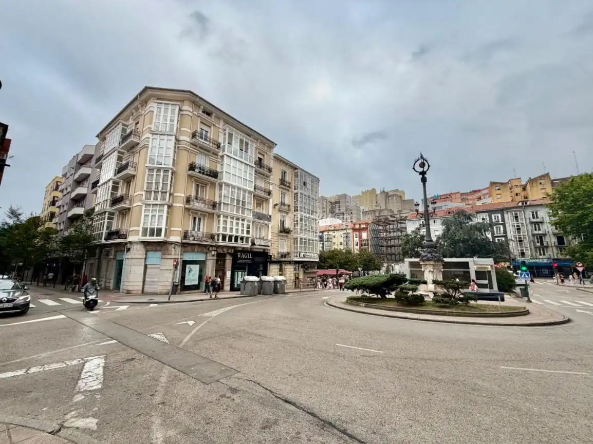 Vista exterior de Pis en venda en Santander