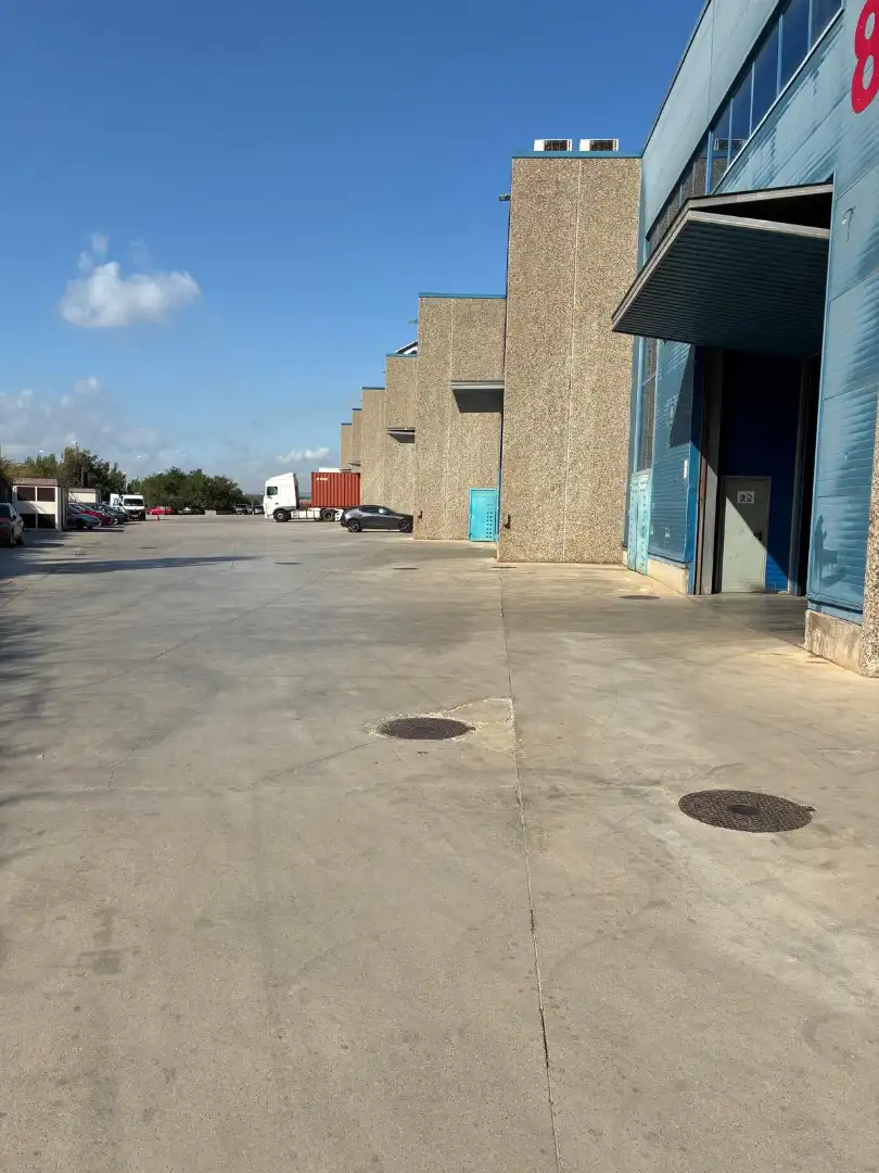 Vista exterior de Nave industrial de alquiler en Parets del Vallès