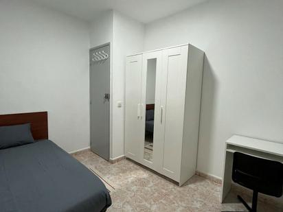 Bedroom of Flat to share in  Barcelona Capital  with Washing machine