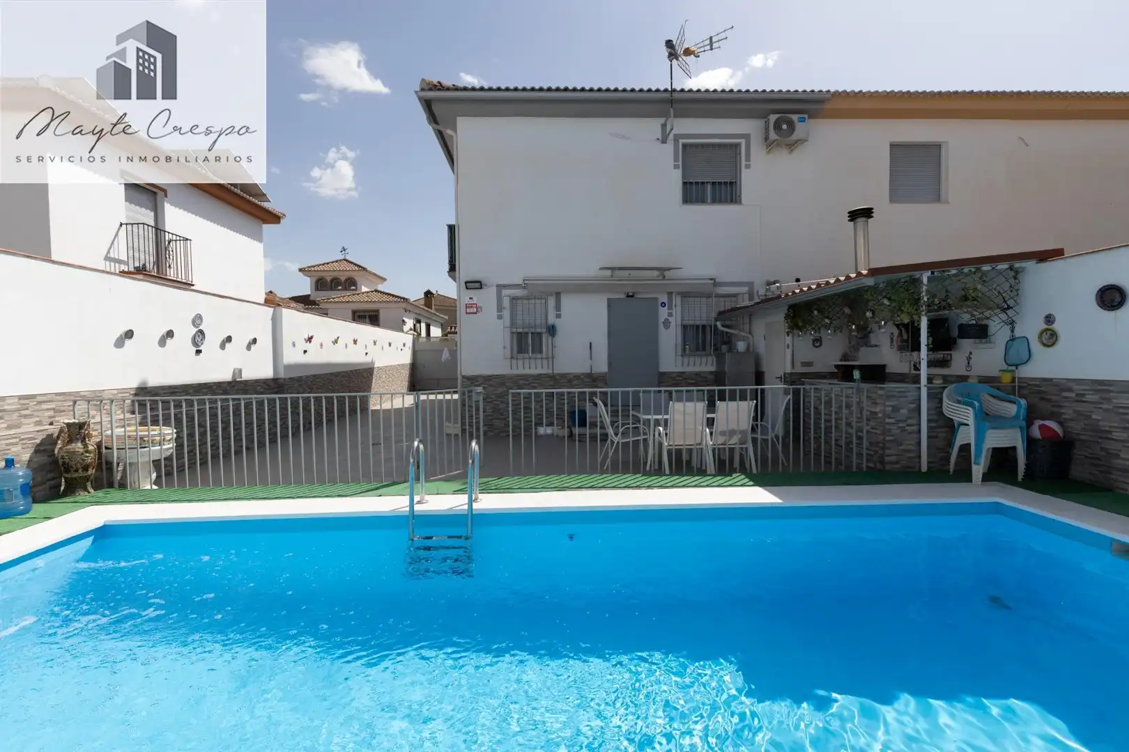 Villa con piscina in vendita a Calle HUELVA 3