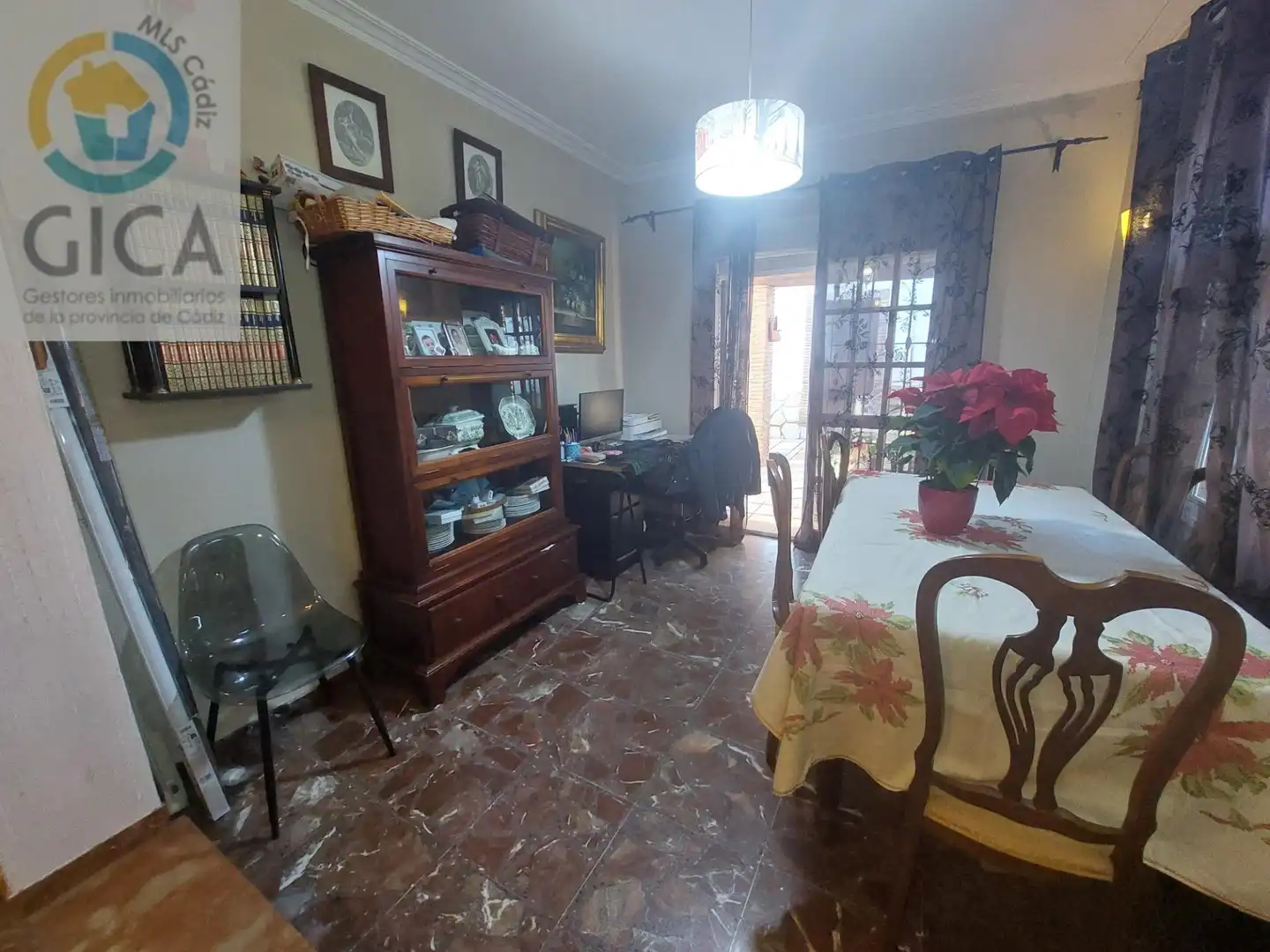 Menjador de Casa o xalet en venda en Algeciras amb Jardí privat i Traster