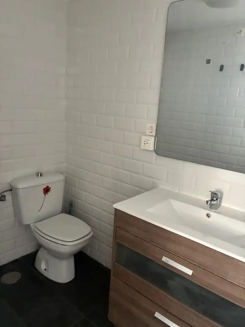 Bany de Apartament de lloguer en Granada amb Aire condicionat, Traster i Forn