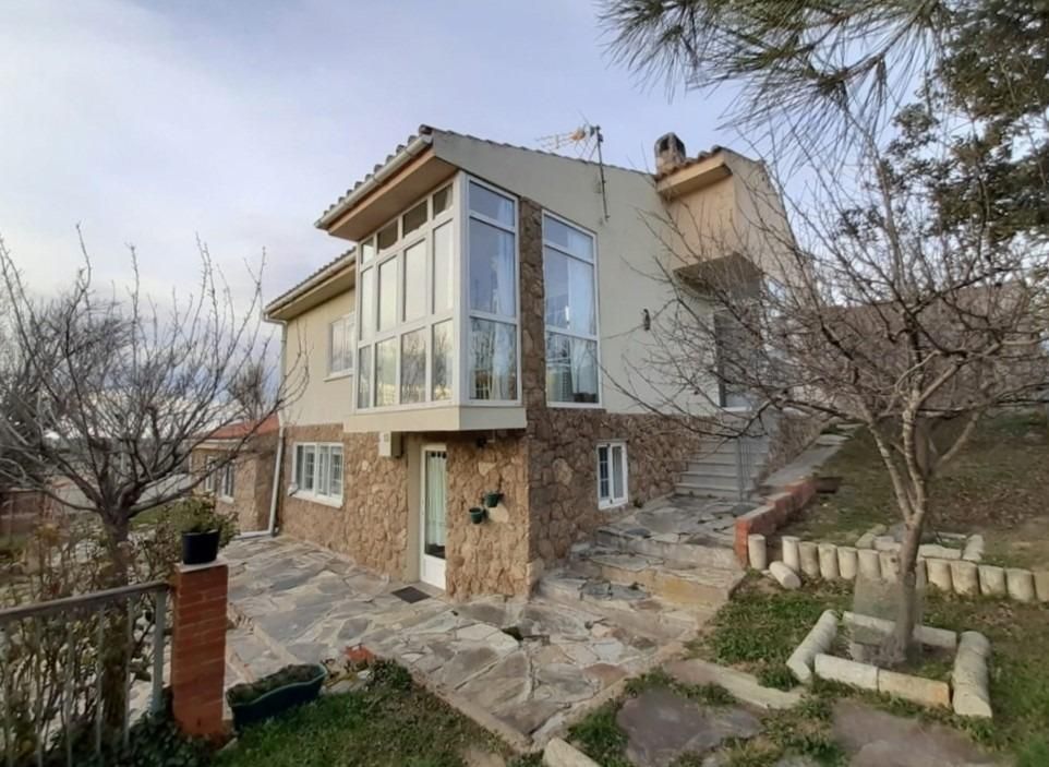 Exterior view of House or chalet for sale in Ávila Capital  with Heating, Private garden and Storage room