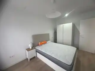 Dormitori de Apartament de lloguer en León Capital  amb Calefacció, Parquet i Terrassa