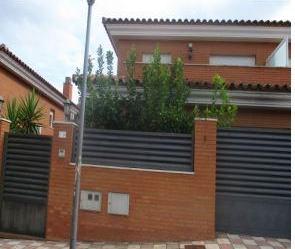 Vista exterior de Casa adosada en venda en Riudecanyes amb Terrassa