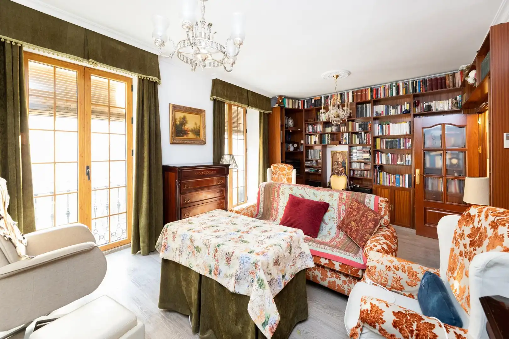 Living room of Flat for sale in Granada  with Air Conditioner, Heating and Parquet flooring