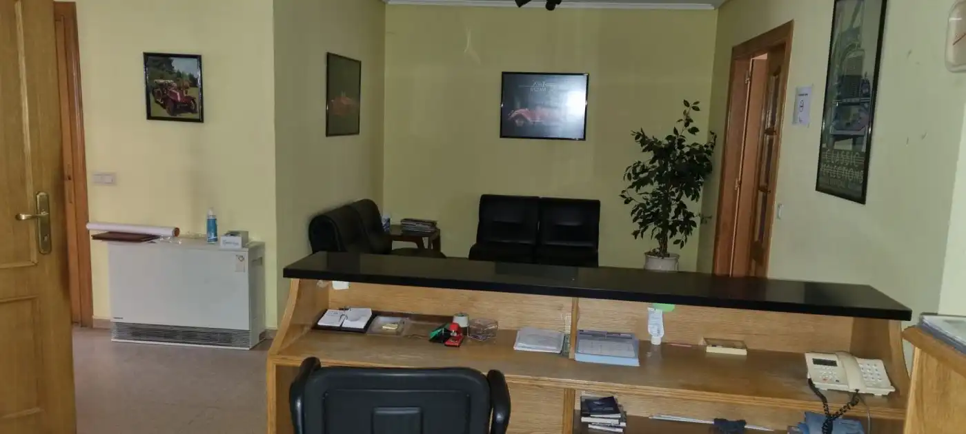 Oficina en venda en Bembibre amb Terrassa i Moblat
