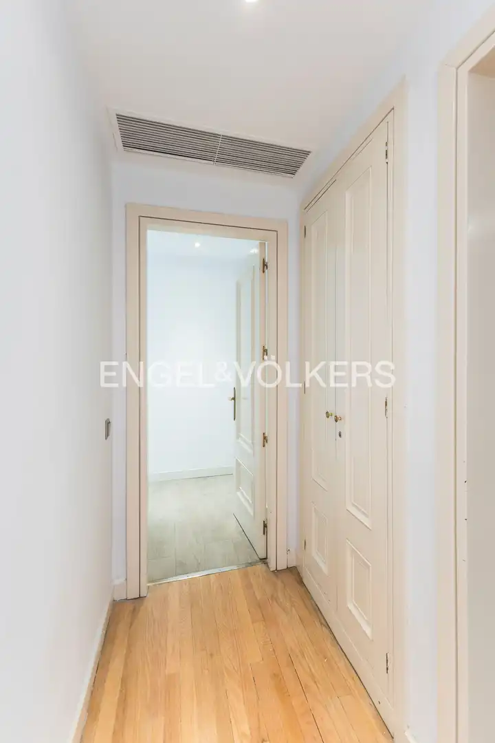 Wohnung zur Miete in Madrid mit Klimaanlage, Heizung und Privatgarten