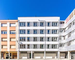 Vista exterior de Pis en venda en Carballo amb Calefacció, Terrassa i Traster