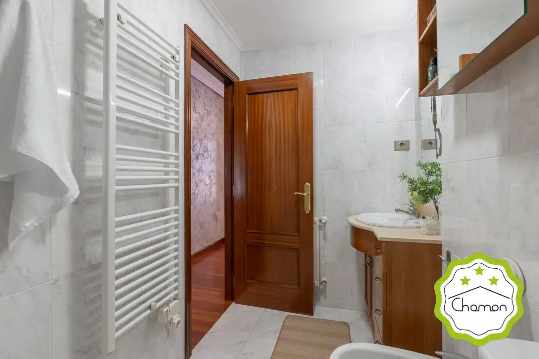 Badezimmer von Wohnung zum Verkauf in Bilbao  mit Heizung, Privatgarten und Abstellraum