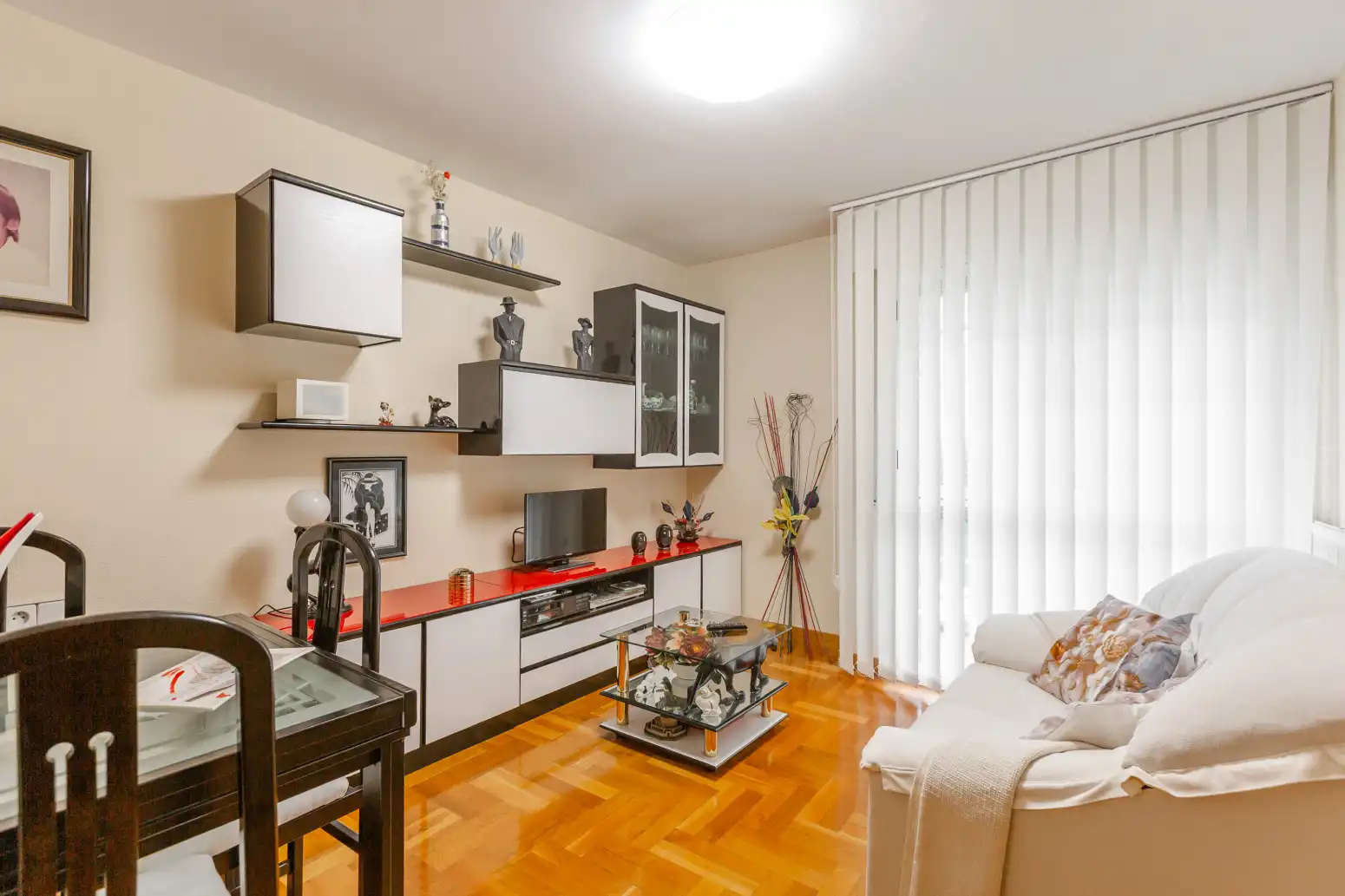 Sala de estar de Casa adosada en venta en Barañáin / Barañain con Calefacción, Jardín privado y Parquet
