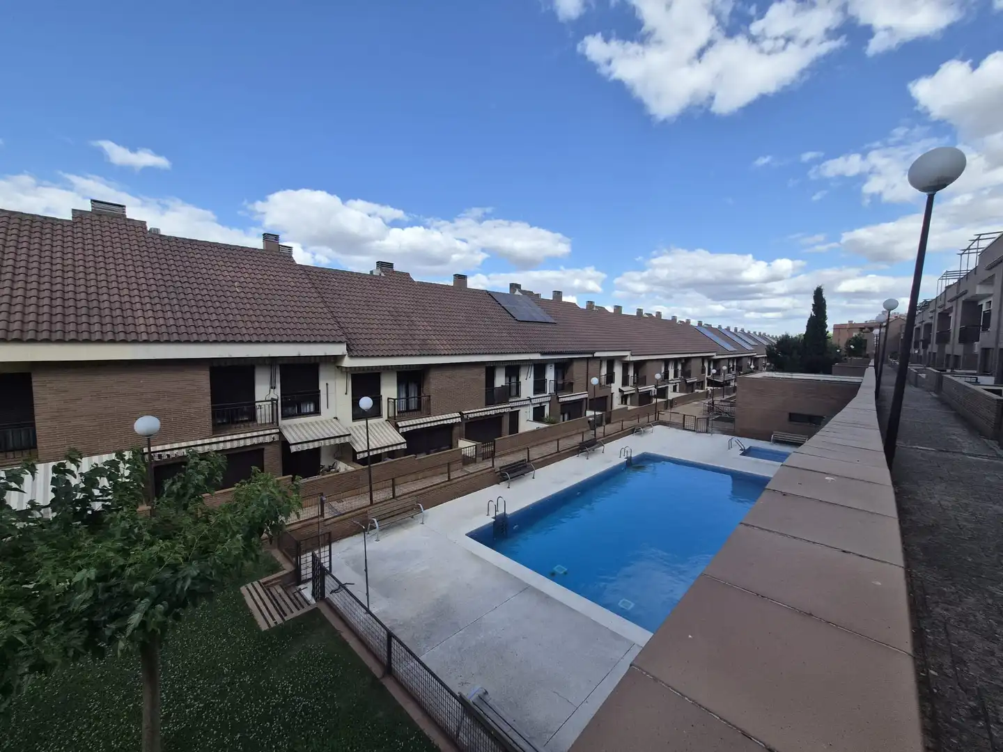 Piscina de Casa adosada en venta en Mérida con Piscina y Piscina comunitaria