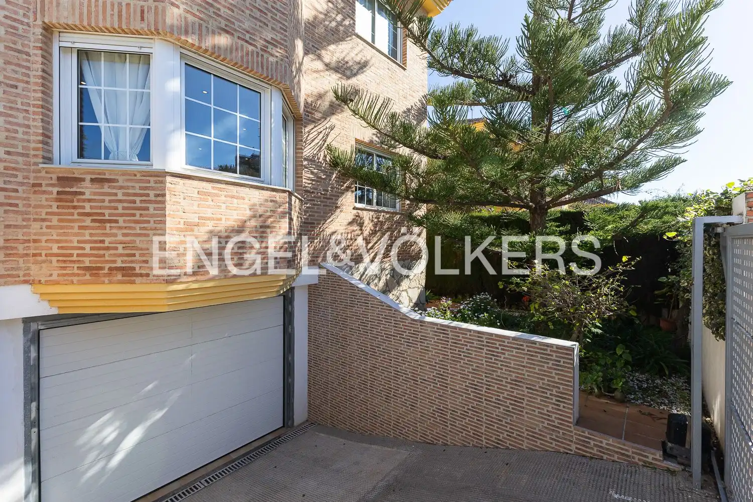 Exterior view of Houses for sale in Torrent  with Air Conditioner, Heating and Private garden