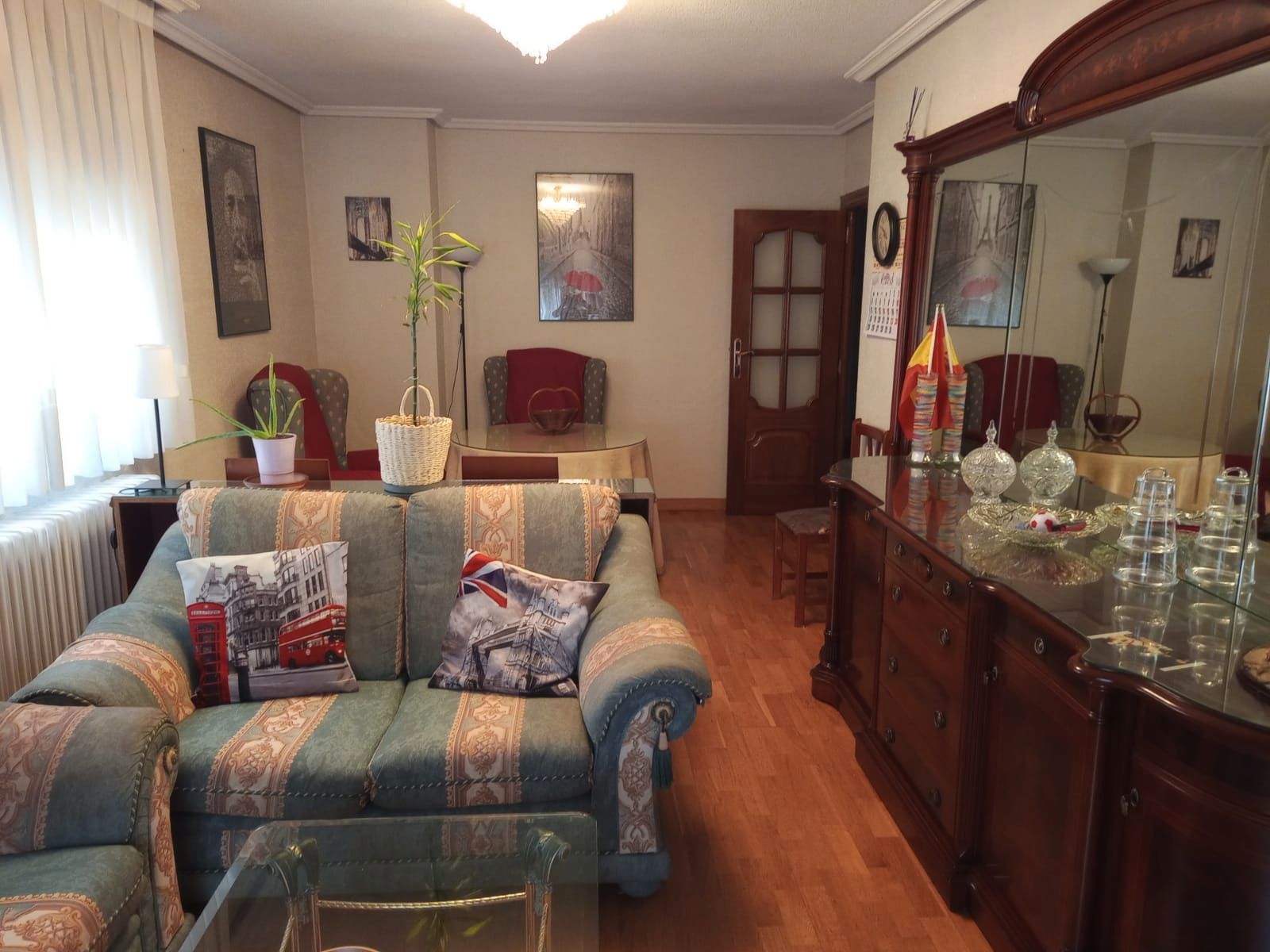 Sala de estar de Piso en venta en Santa Marta de Tormes con Calefacción, Parquet y Terraza