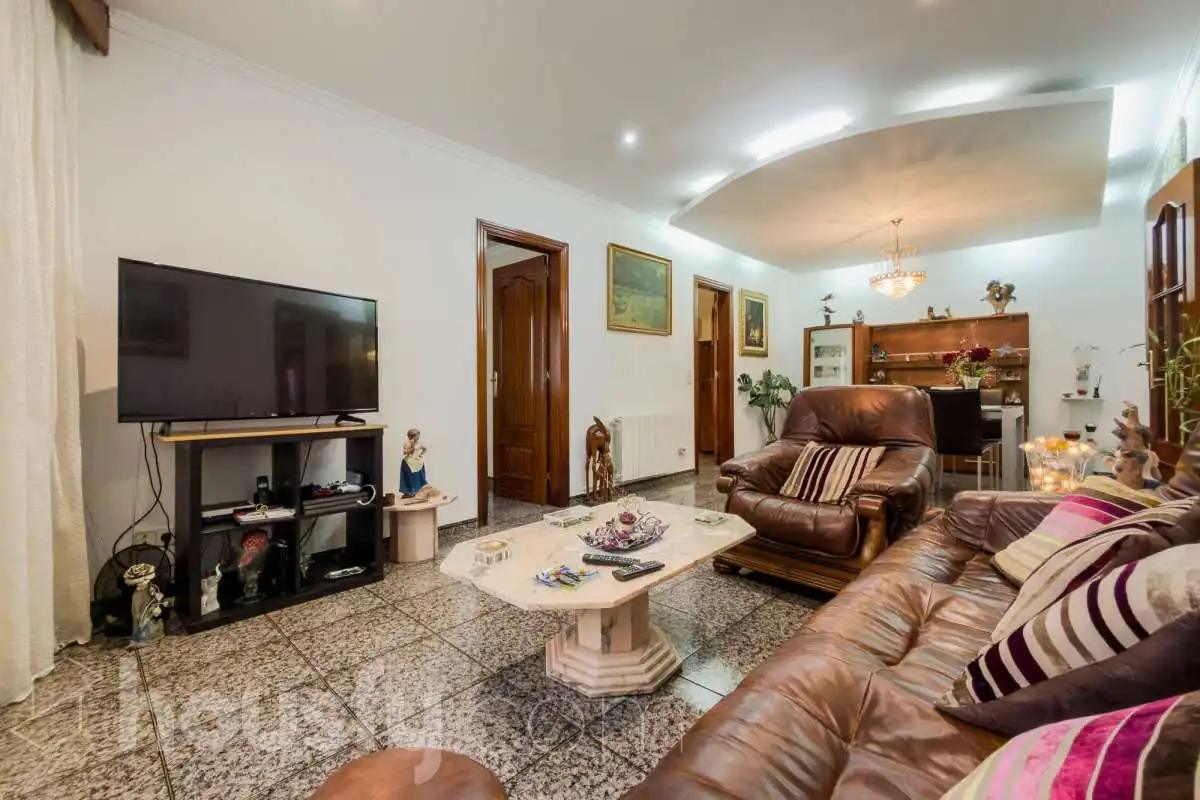 Living room of Houses for sale in Santa Coloma de Gramenet  with Air Conditioner, Heating and Private garden