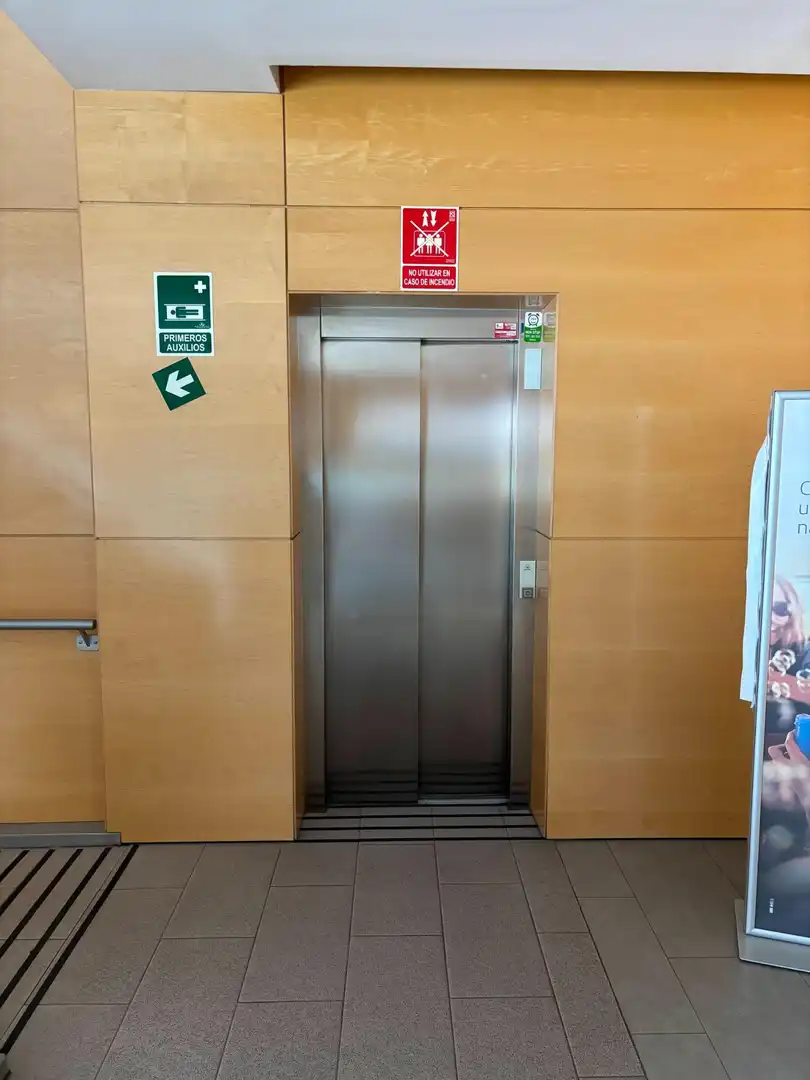 Immobles singulars amb ascensor en venda a Avenida Avenida Ramón y Cajal, imagen 35