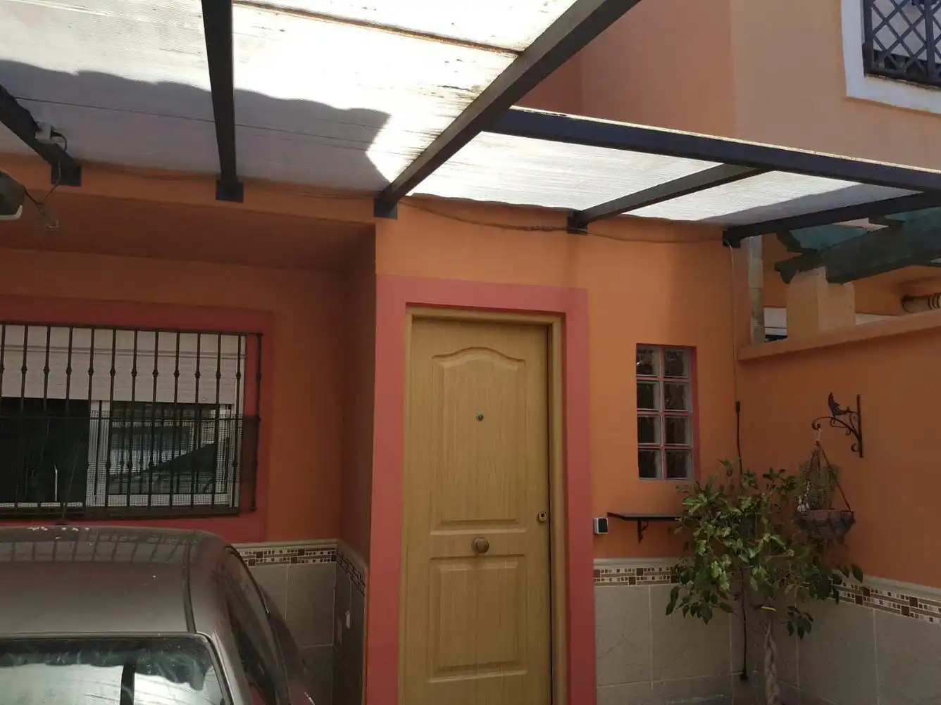 Casa adosada en venda en Algeciras amb Jardí privat, Traster i Moblat