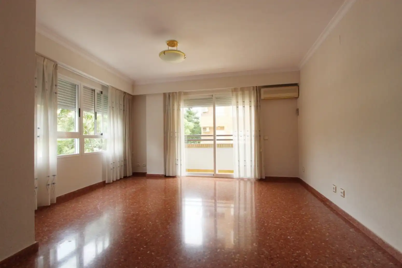Sala d'estar de Pis de lloguer en Alaquàs amb Calefacció