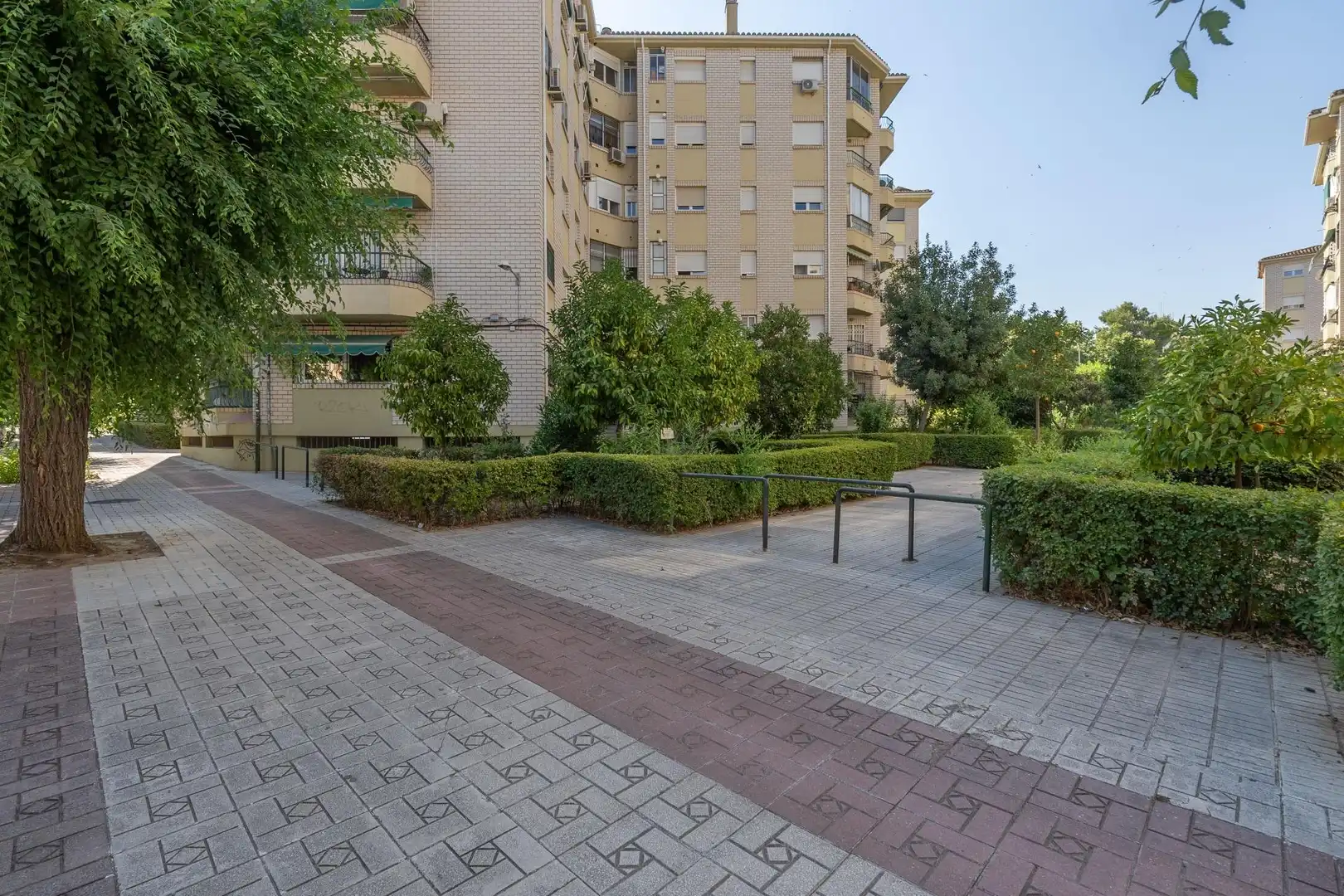 Exterior view of Flat for sale in Granada  with Air Conditioner, Terrace and Alarm