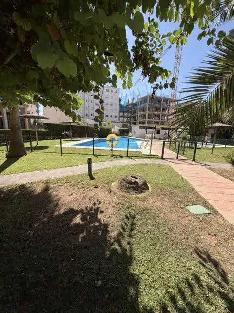 Piscina de Pis en venda en Sevilla amb Aire condicionat, Terrassa i Traster