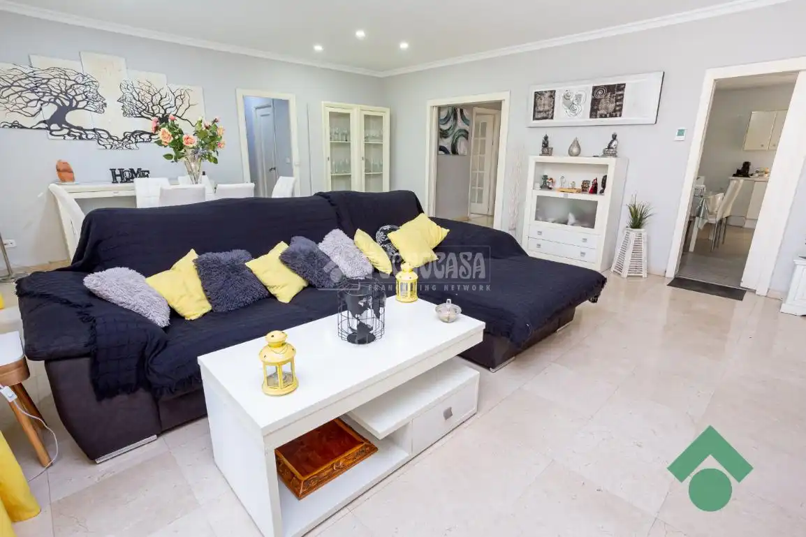Living room of Flat for sale in Algeciras  with Terrace, Storage room and Furnished