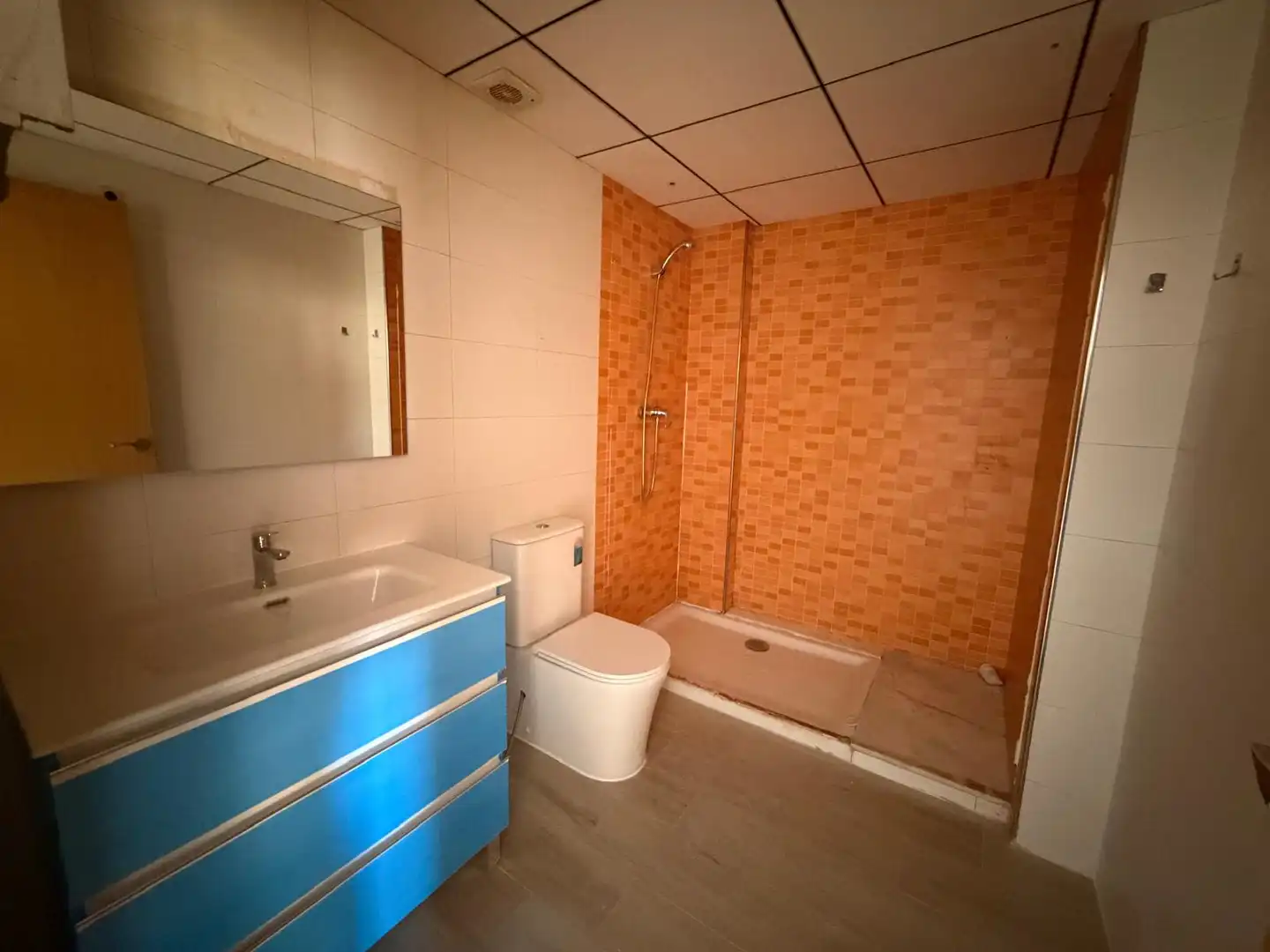 Badezimmer von Wohnung zum Verkauf in Creixell mit Terrasse, Ofen und Balkon