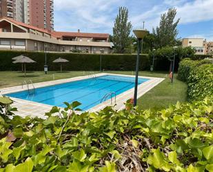 Piscina de Casa adosada en venda en  Zaragoza Capital amb Aire condicionat, Calefacció i Jardí privat