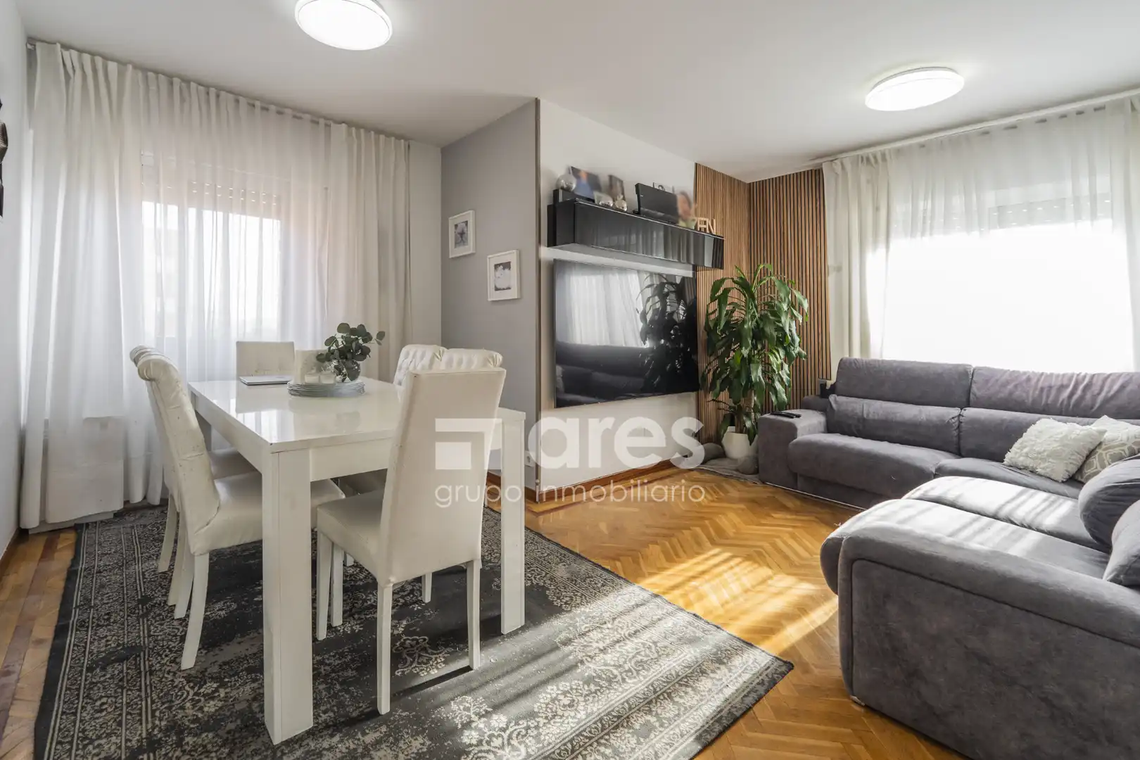Living room of Flat for sale in  Madrid Capital  with Air Conditioner, Heating and Parquet flooring