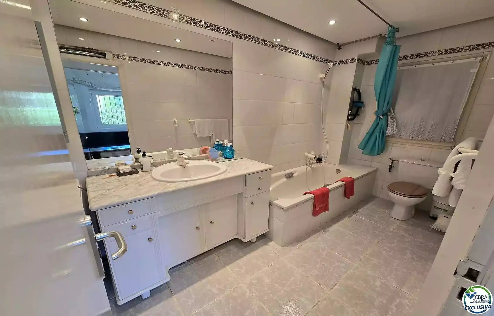 Baño de Piso en venta en Empuriabrava con Aire acondicionado, Jardín privado y Amueblado
