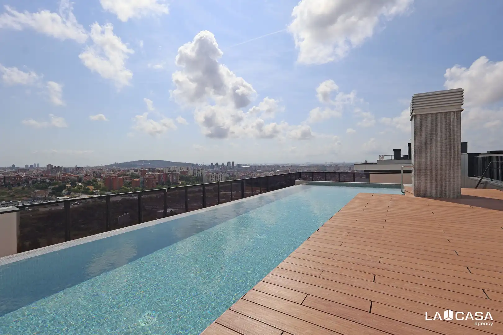 Piscina de Pis en venda en L'Hospitalet de Llobregat amb Terrassa i Piscina